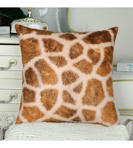 Giraffe pattern plush pillowcase